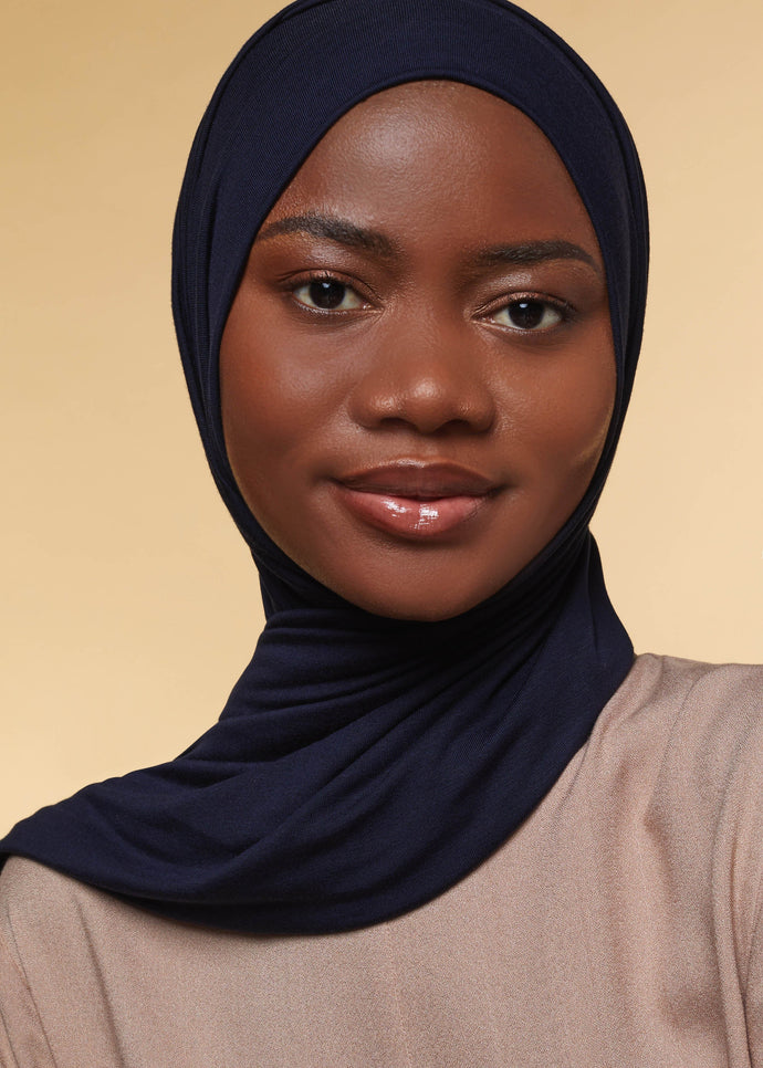 Effortless to style and incredibly comfortable to wear, with a subtle sheen. The medium-thick weight is soft, breathable, fully opaque and durable. Jersey works well in all climates, can be worn without an under scarf or pins, and makes a great option for working out. Navy blue. 