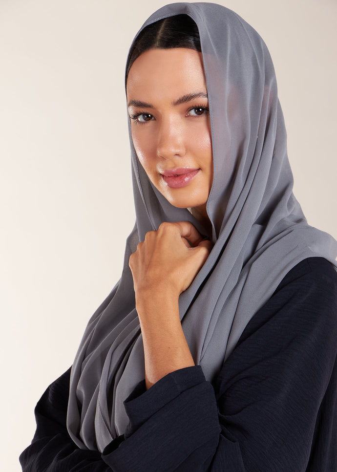 This elegant Two Piece Open Abaya set includes a Full Sleeve matching inner dress. Perfect for everyday wear, it can also be dressed up with accessories for an evening look. The open abaya can be worn as a maxi on its own or paired with the inner dress for a stylish ensemble. In navy.